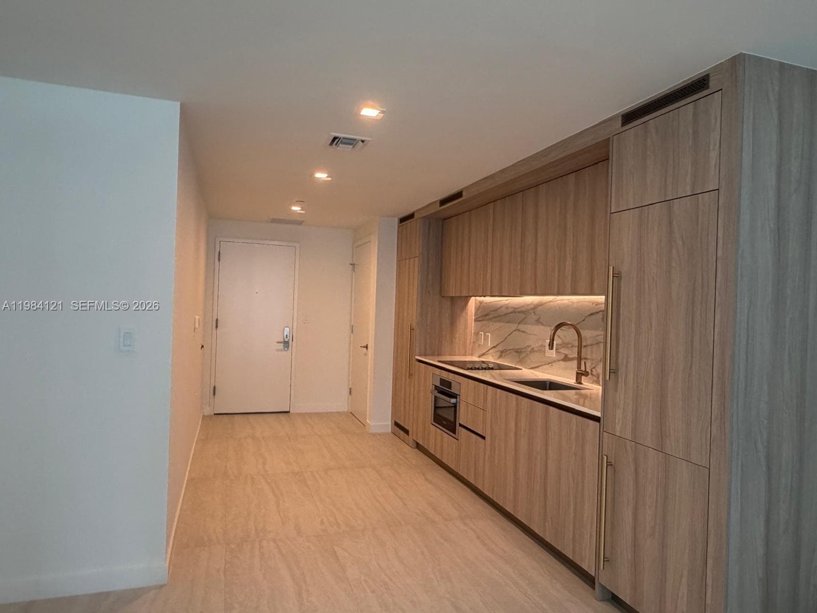 77 SE 5TH ST # 1611, Miami FL 33131 — 19