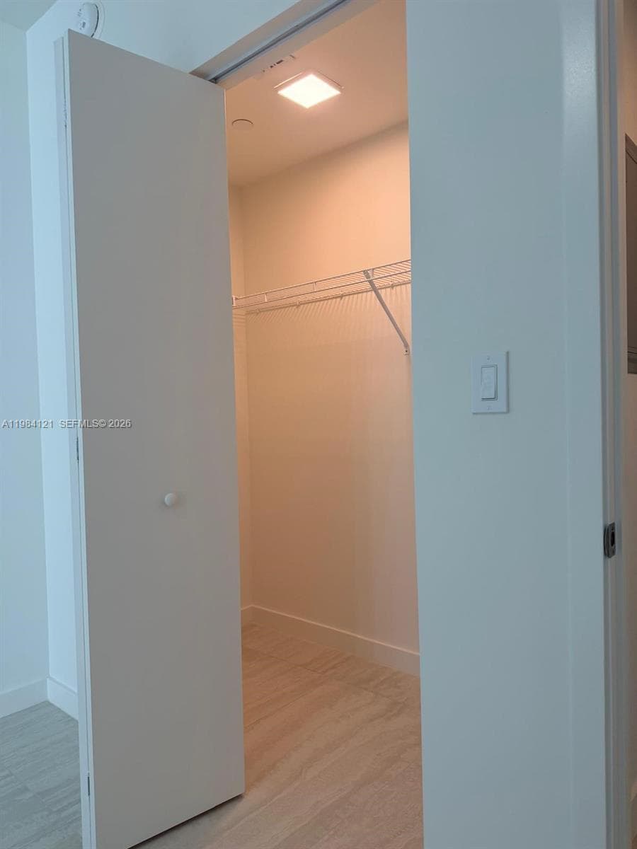 77 SE 5TH ST # 1611, Miami FL 33131 — 29