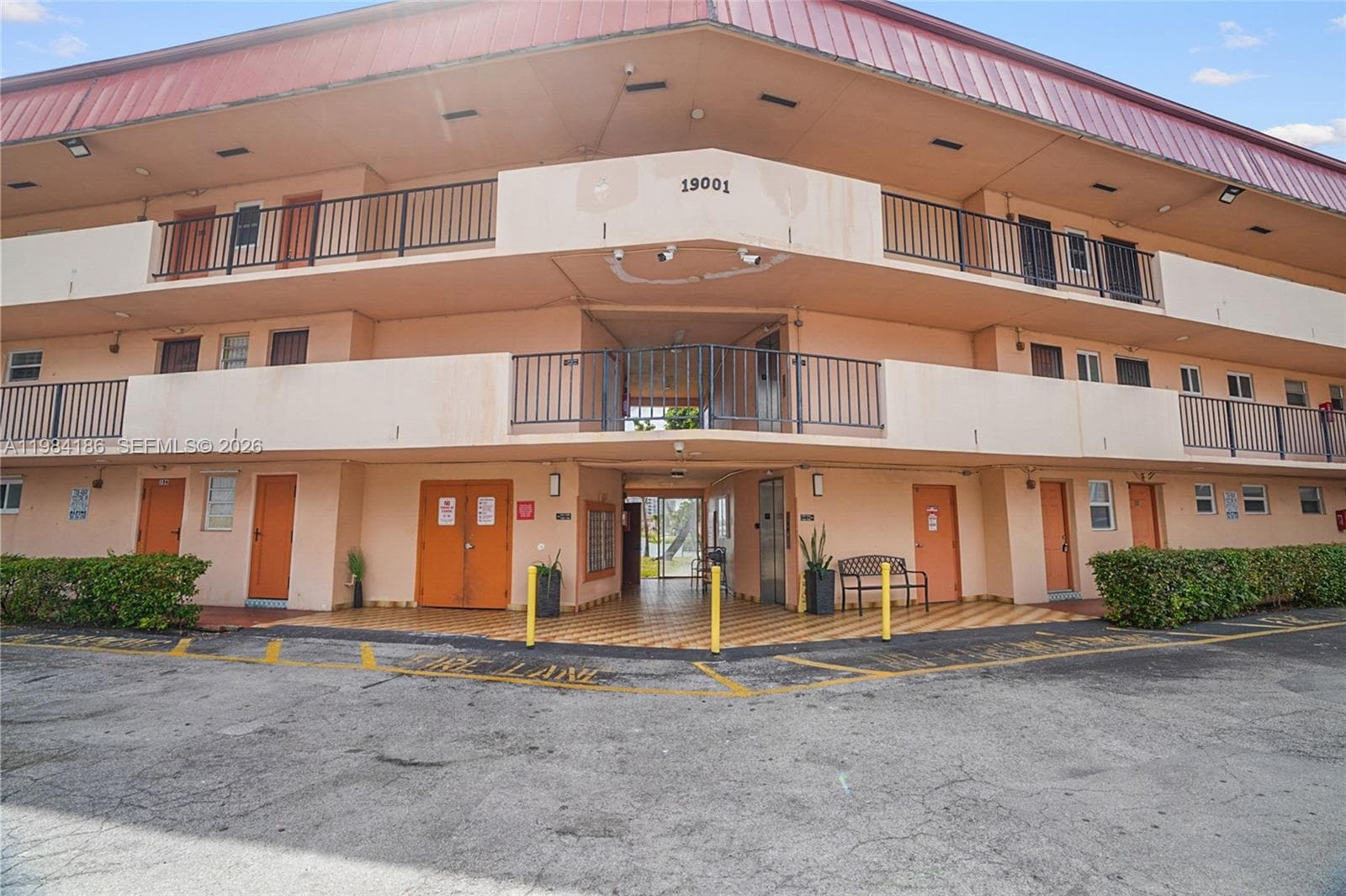 19001 NE 14th Ave # 221, Miami FL 33179 — 1