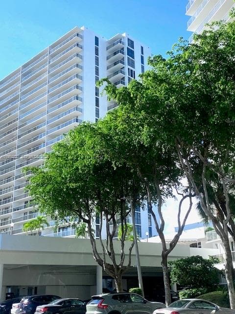 3701 N Country Club Dr # 504, Aventura FL 33180 — 52