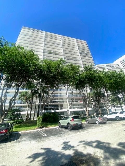 3701 N Country Club Dr # 504, Aventura FL 33180 — 49