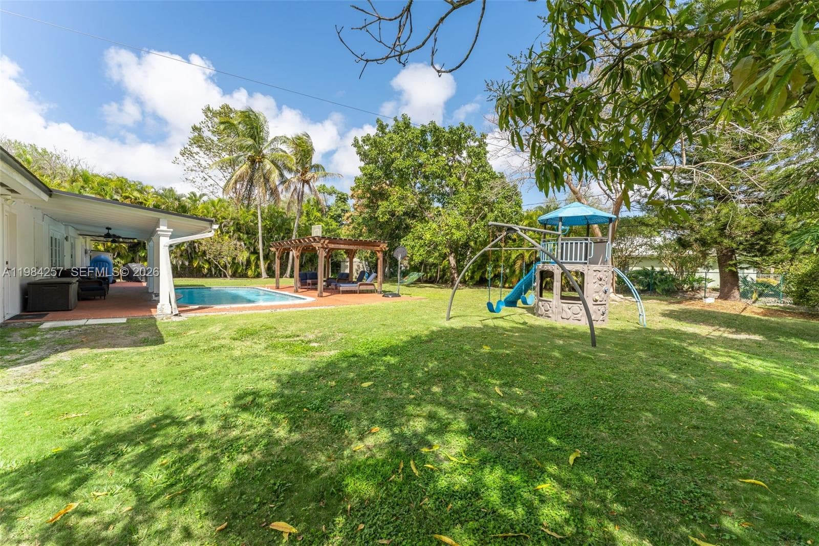 12945 SW 82nd Ave, Pinecrest FL 33156 — 25