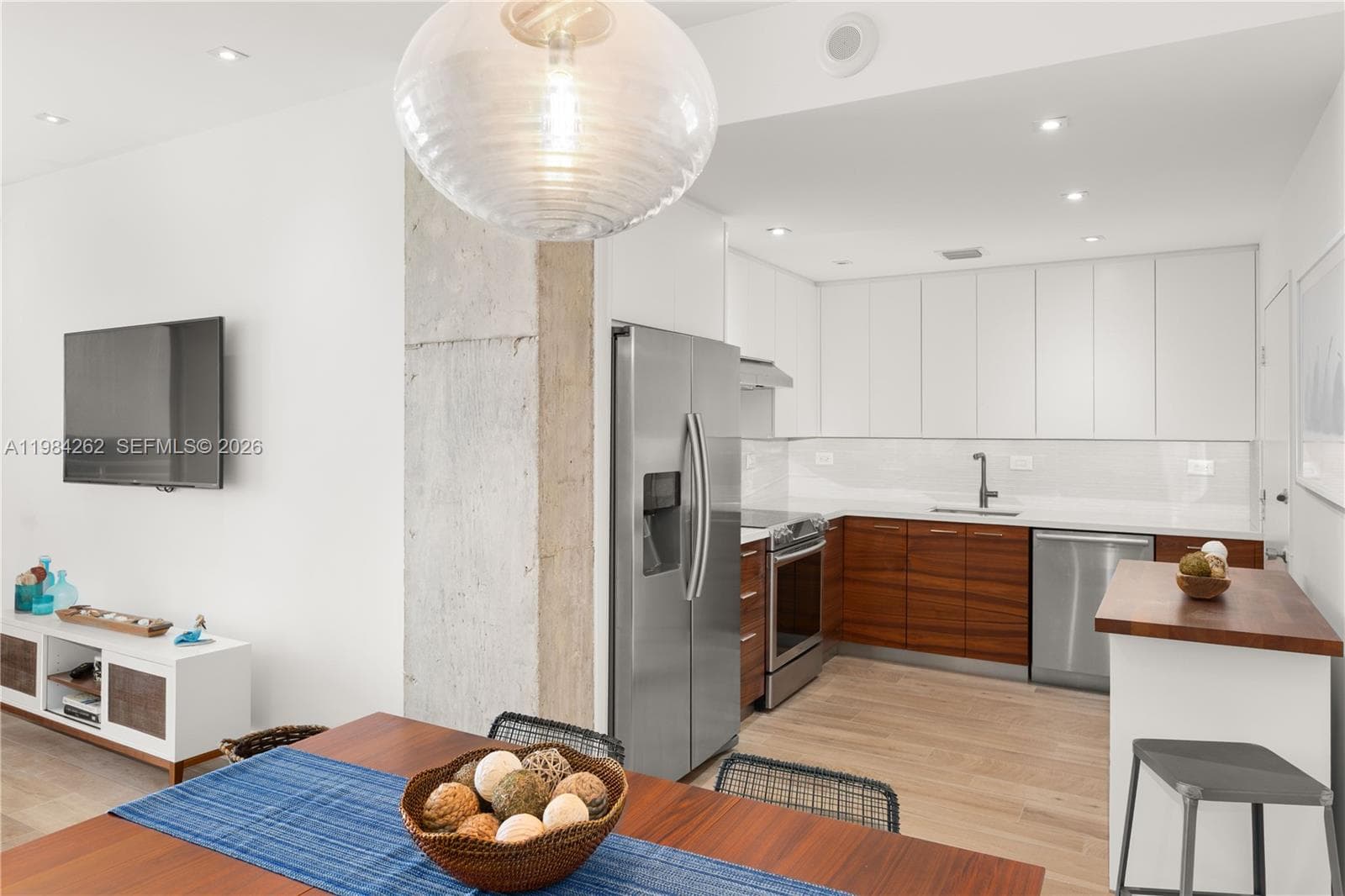 5555 Collins Ave # 17J, Miami Beach FL 33140 — 2