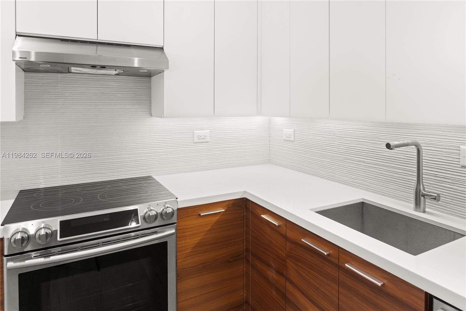 5555 Collins Ave # 17J, Miami Beach FL 33140 — 5