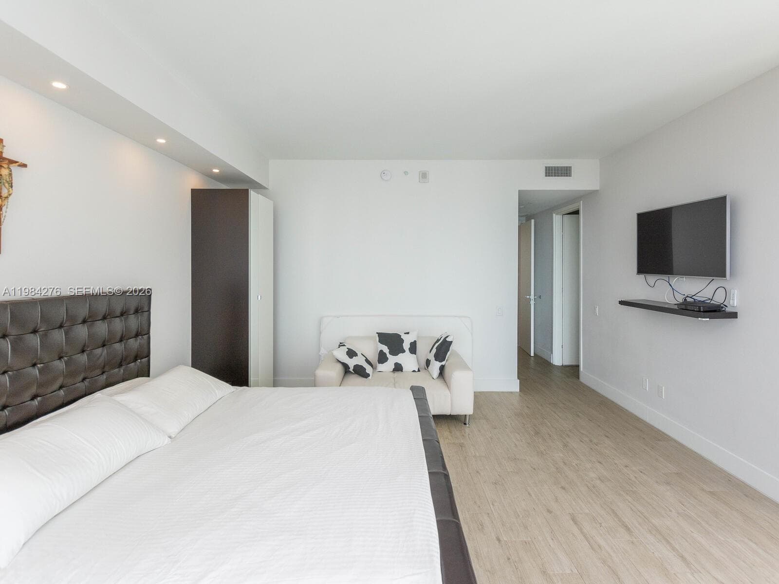 1300 Brickell Bay Dr # 3804, Miami FL 33131 — 38