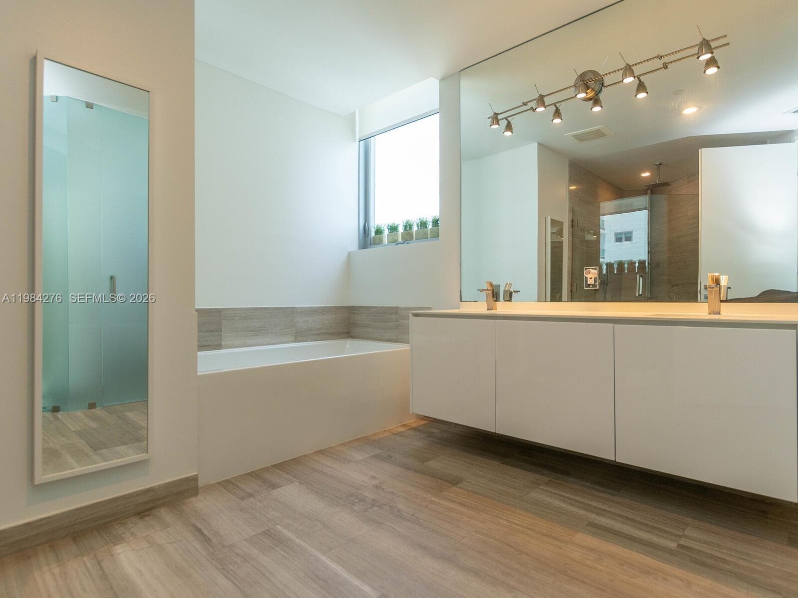 1300 Brickell Bay Dr # 3804, Miami FL 33131 — 39
