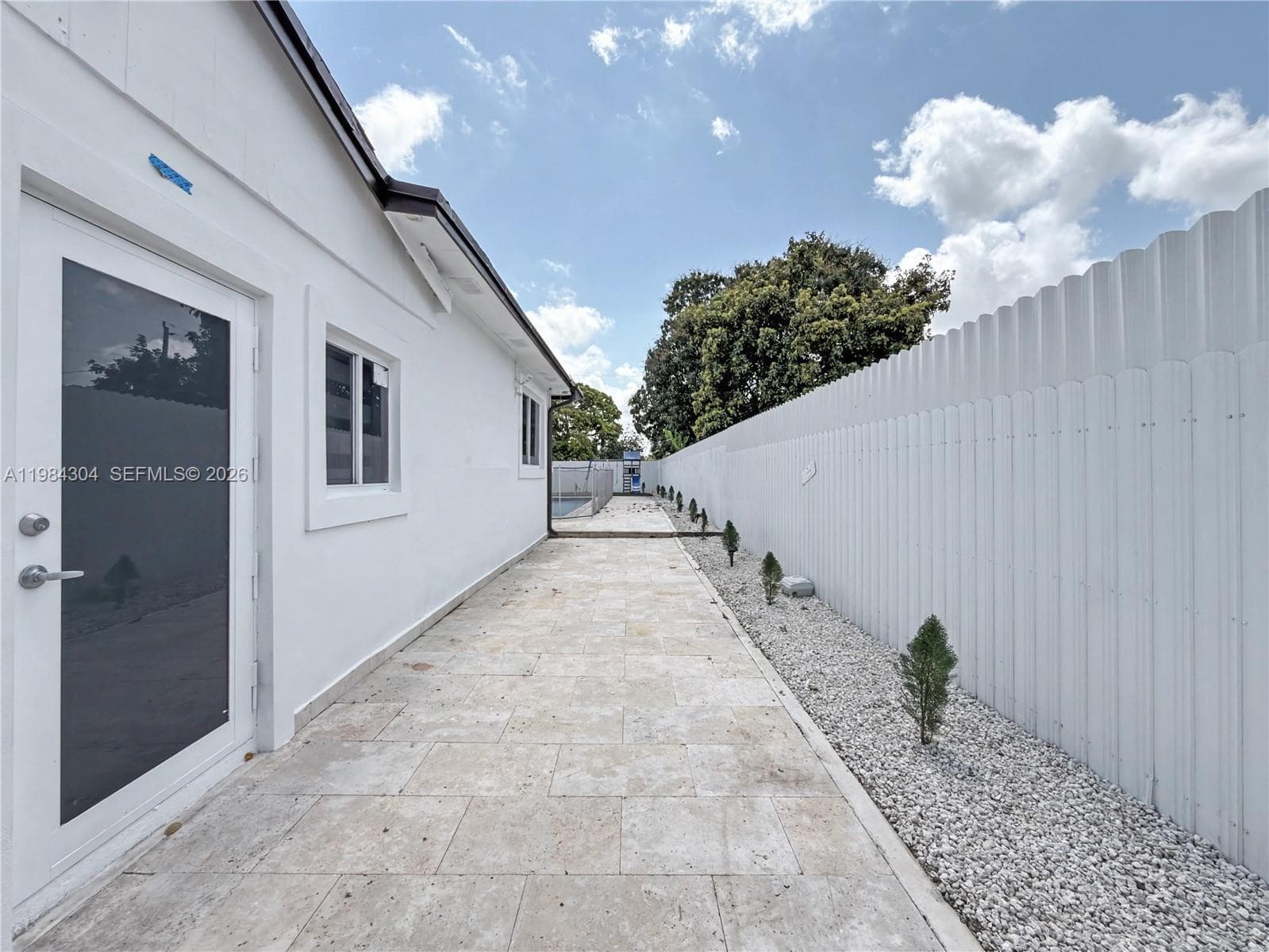 660 S Biscayne River Dr, Miami FL 33169 — 32