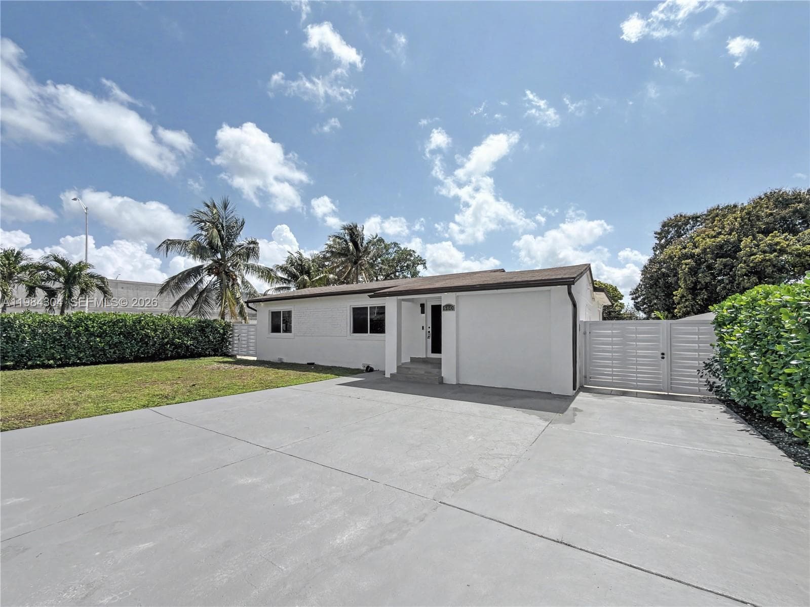 660 S Biscayne River Dr, Miami FL 33169 — 1