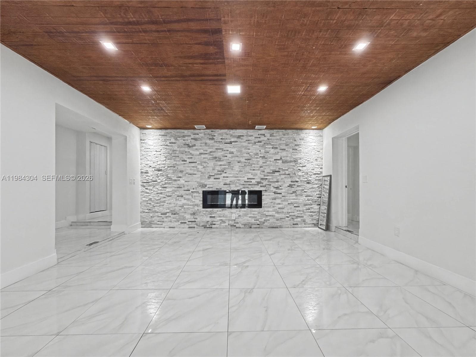 660 S Biscayne River Dr, Miami FL 33169 — 9