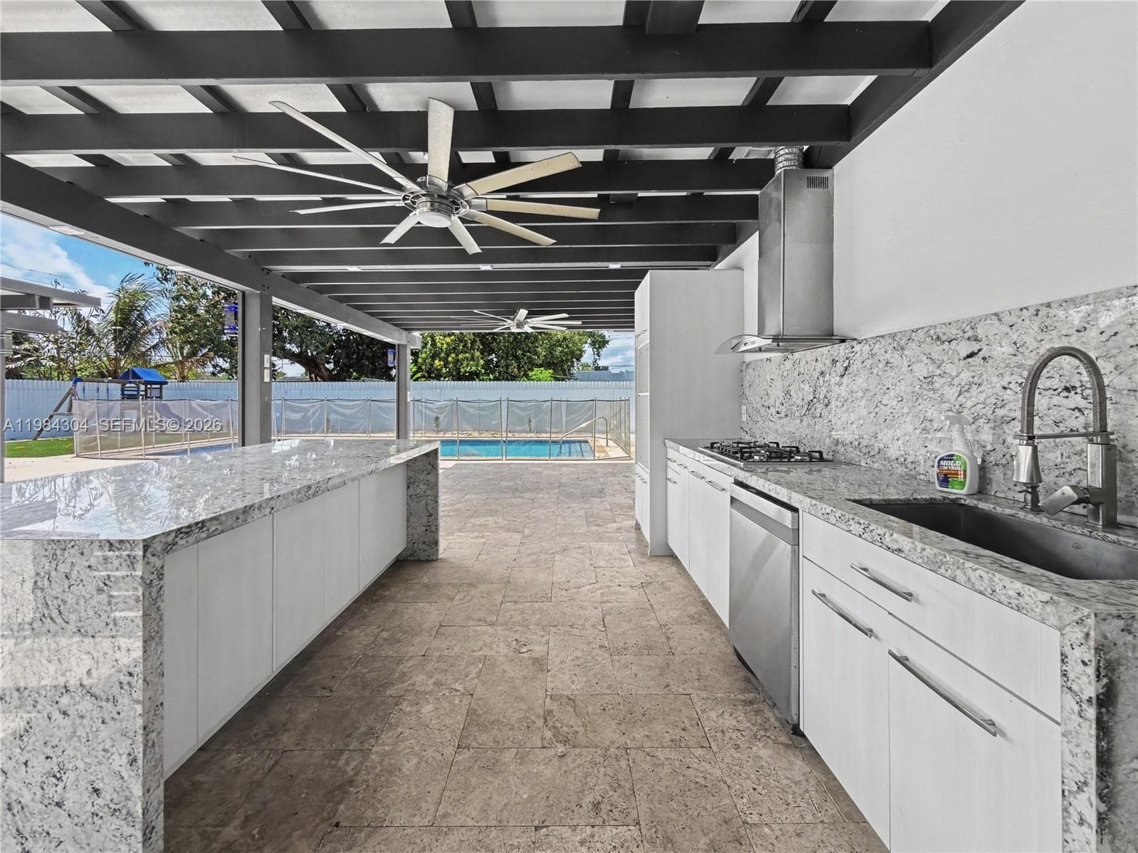 660 S Biscayne River Dr, Miami FL 33169 — 14