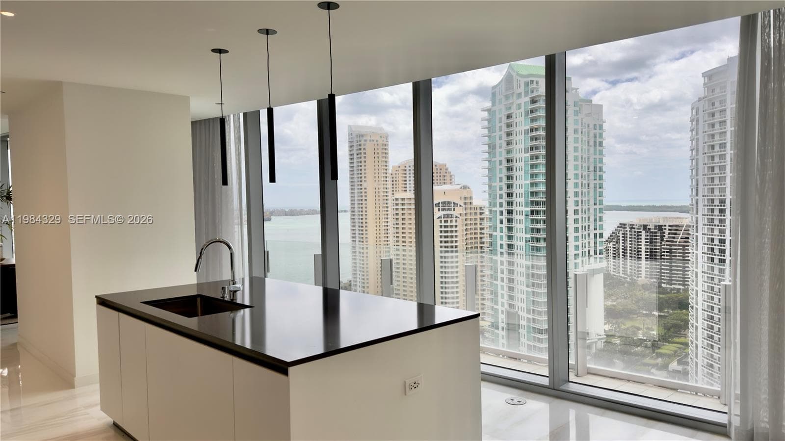 300 Biscayne Boulevard Way # 2601E, Miami FL 33131 — 23