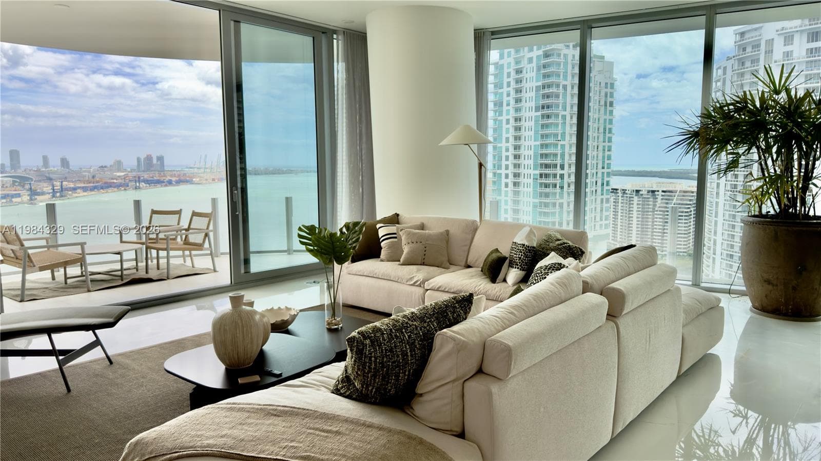 300 Biscayne Boulevard Way # 2601E, Miami FL 33131 — 2