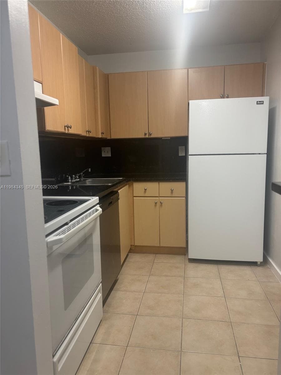 7210 NW 179th St # 105, Hialeah FL 33015 — 6