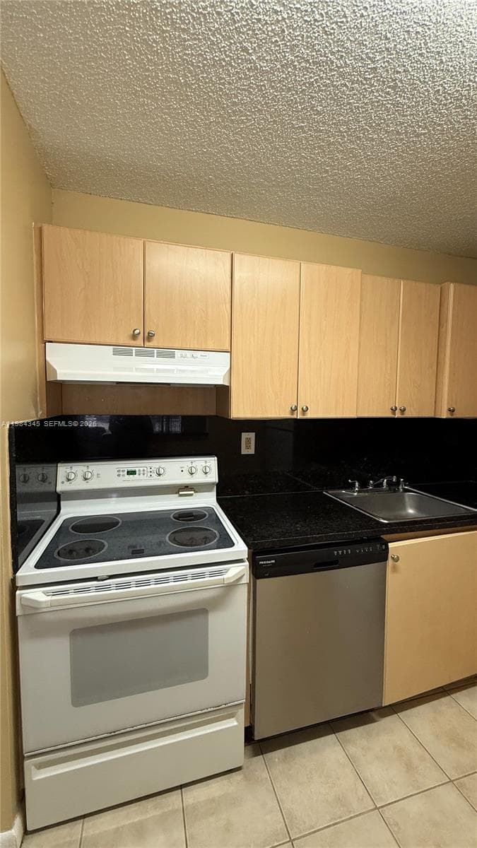 7210 NW 179th St # 105, Hialeah FL 33015 — 8