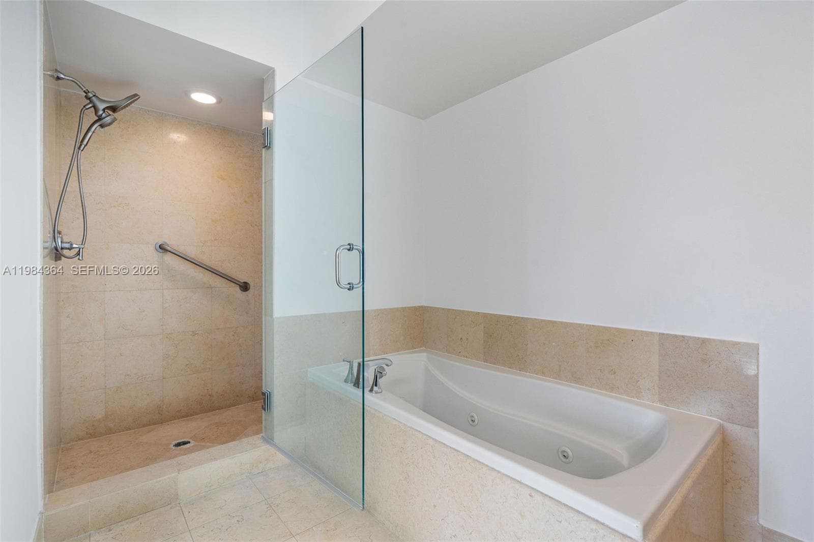 20000 E Country Club Dr # 1109, Aventura FL 33180 — 20