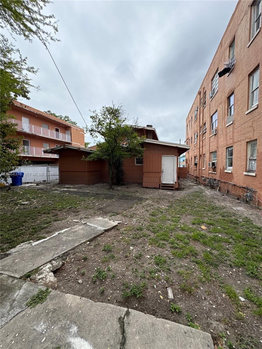 1545 NW 1st St # 1537, Miami FL 33125 — 13