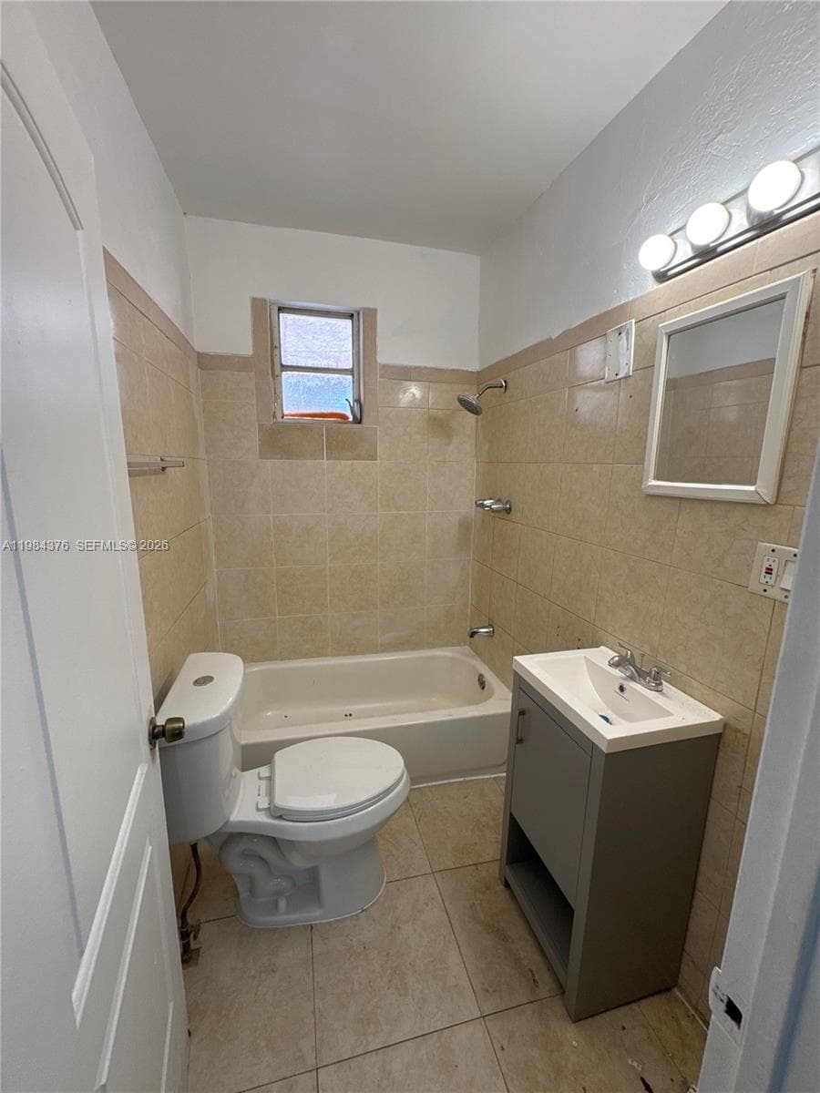 1545 NW 1st St # 1537, Miami FL 33125 — 7