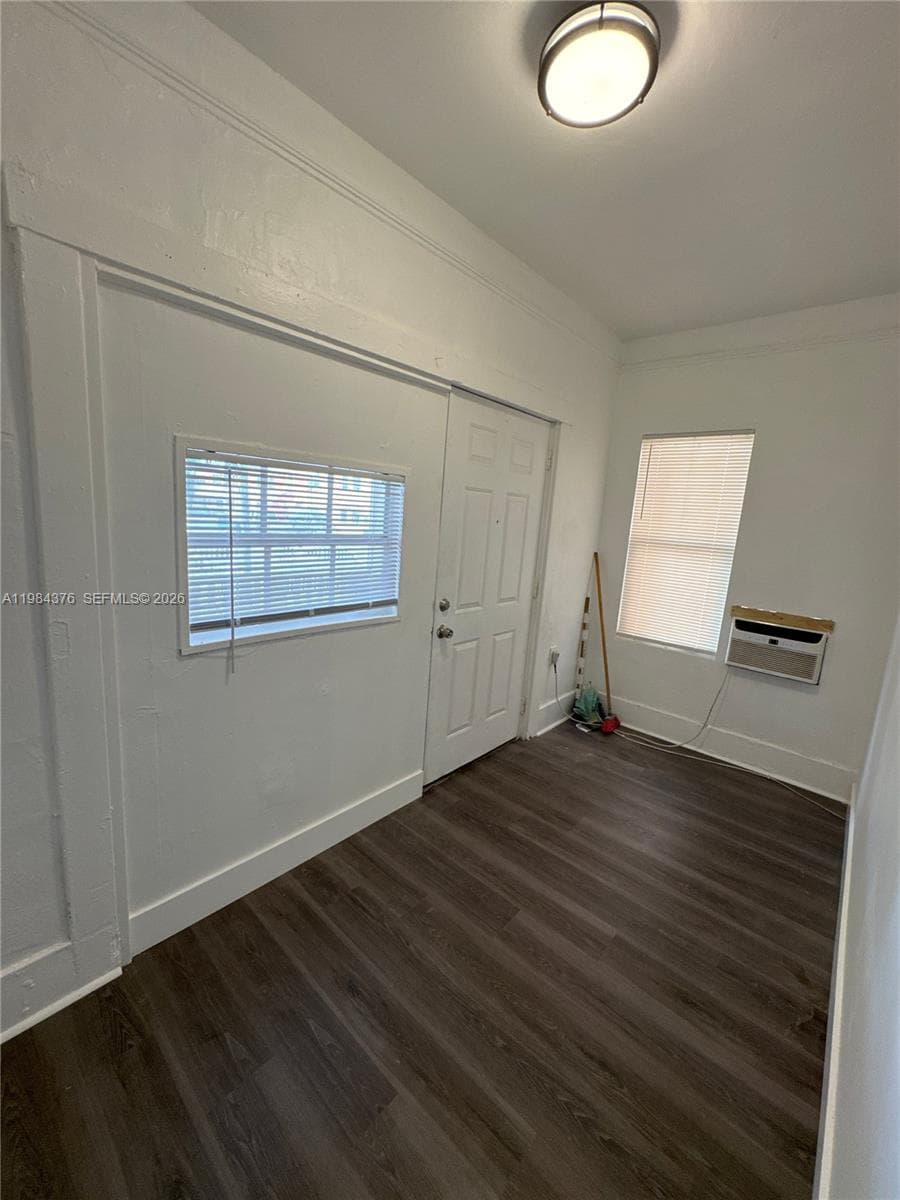 1545 NW 1st St # 1537, Miami FL 33125 — 4