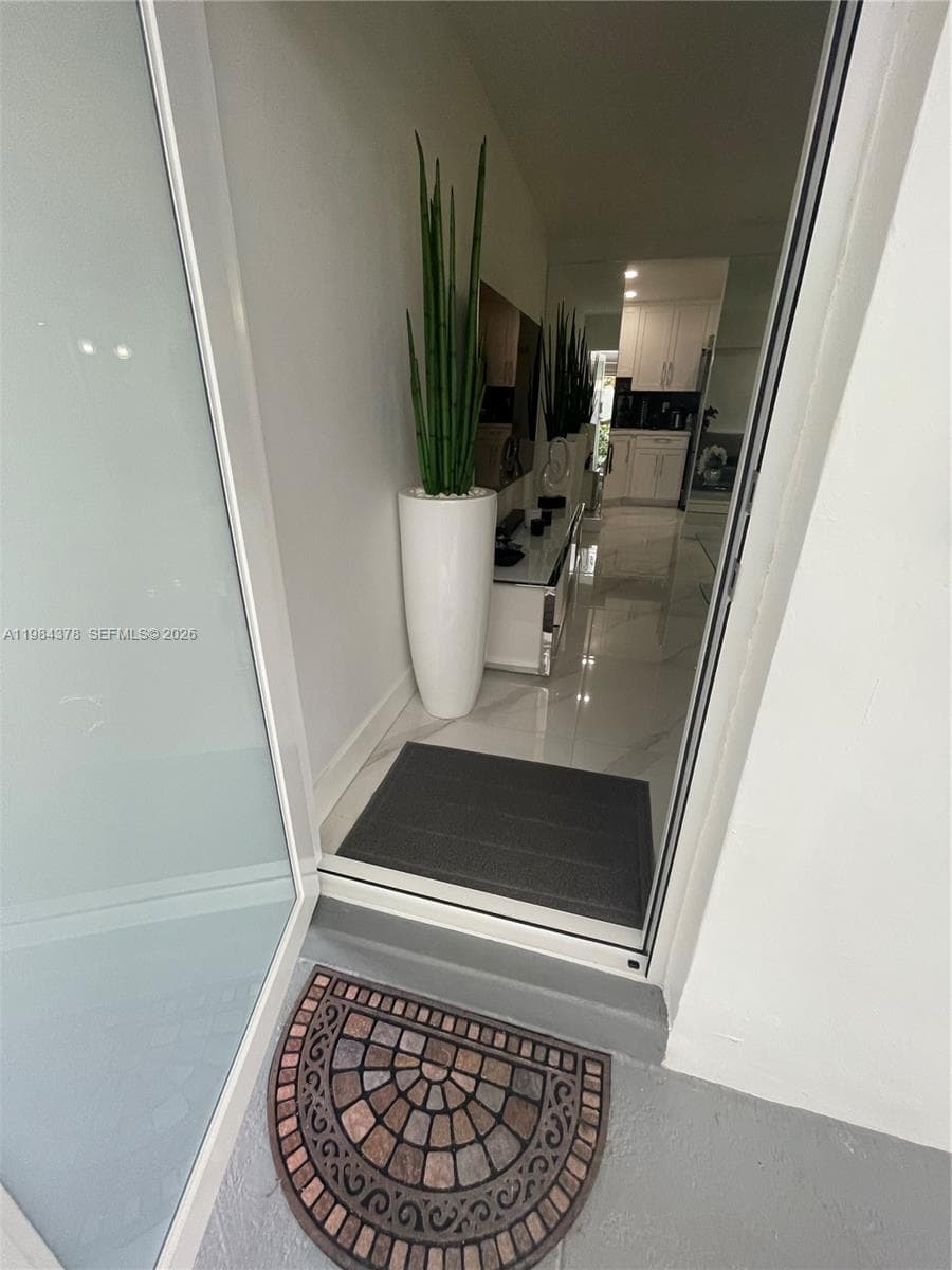 926 Michigan Ave # 3, Miami Beach FL 33139 — 2
