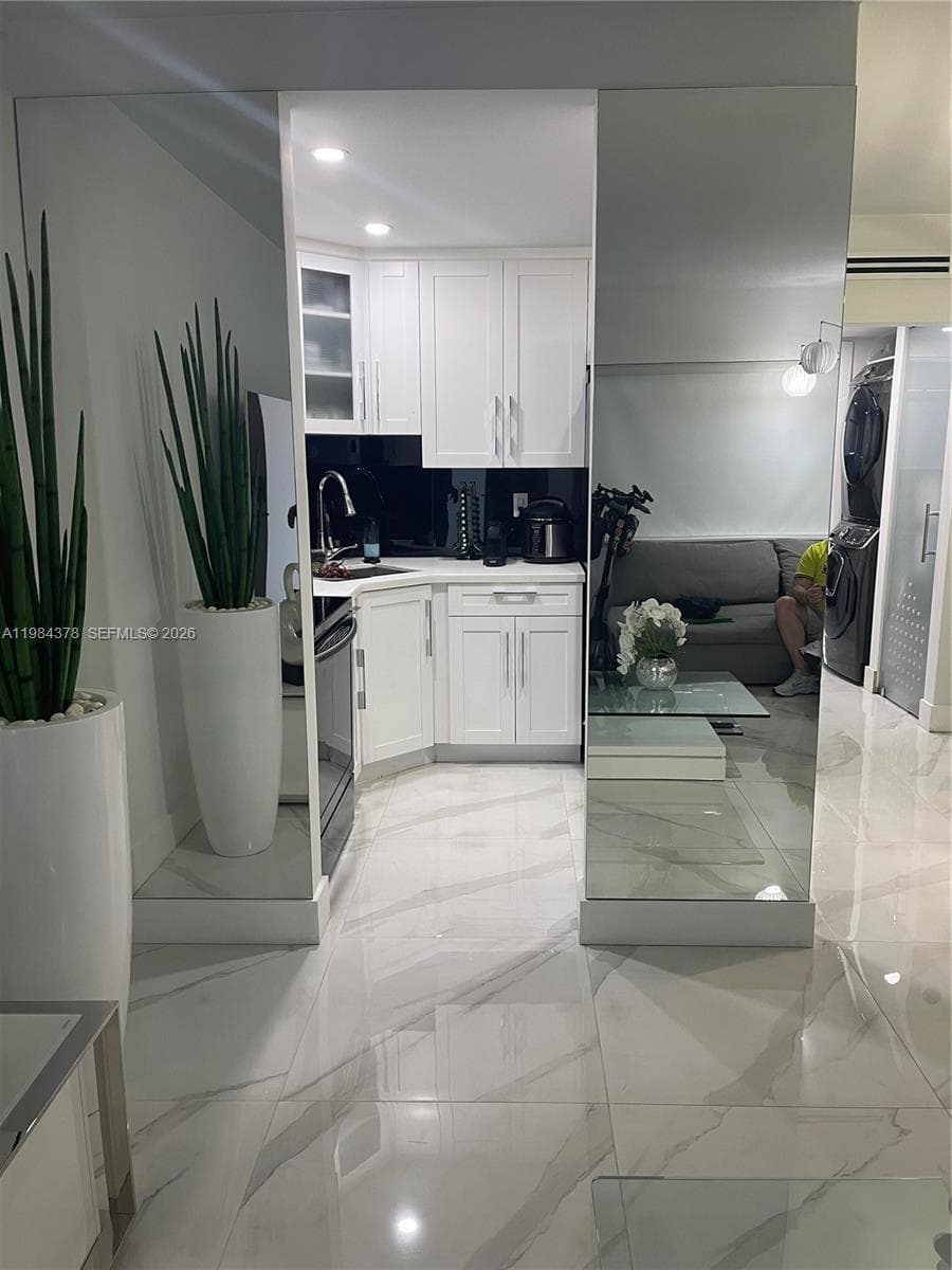 926 Michigan Ave # 3, Miami Beach FL 33139 — 6
