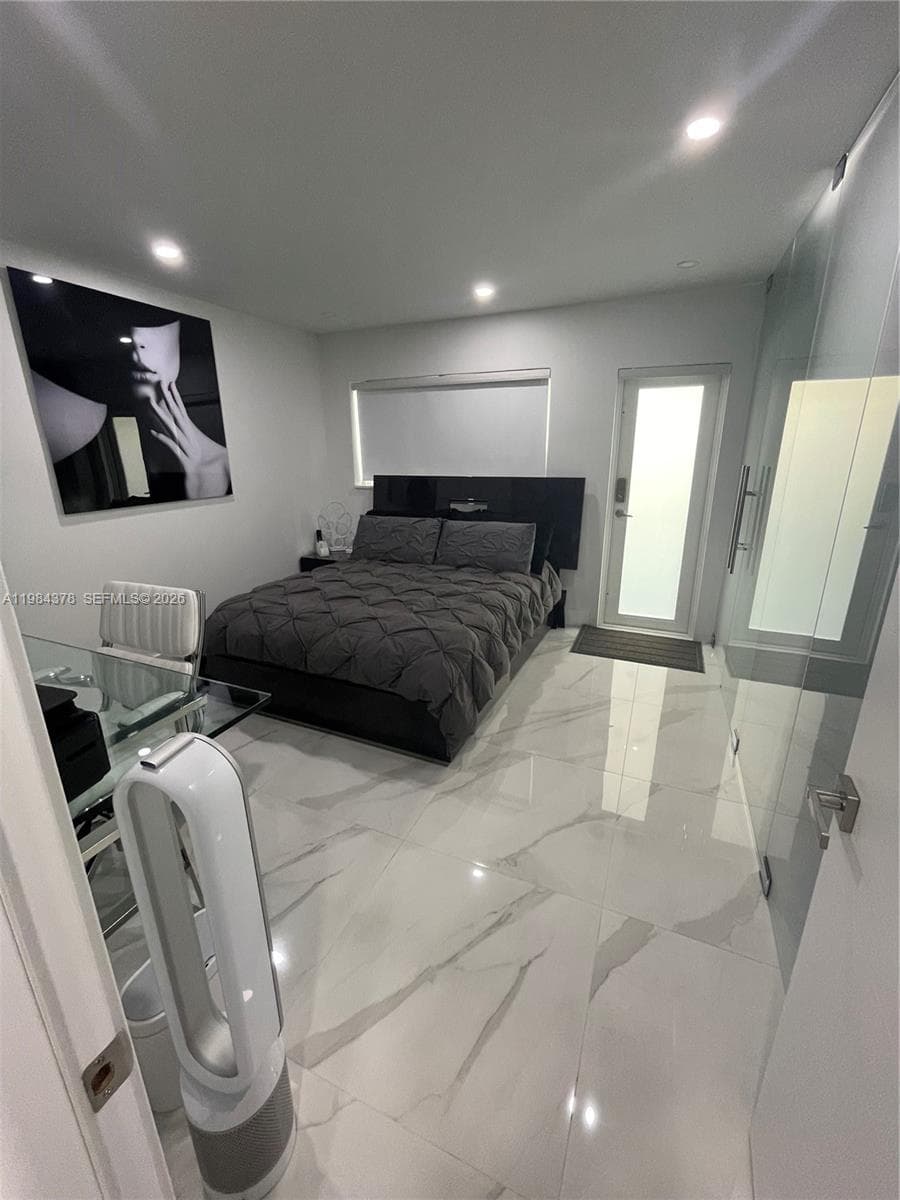 926 Michigan Ave # 3, Miami Beach FL 33139 — 17