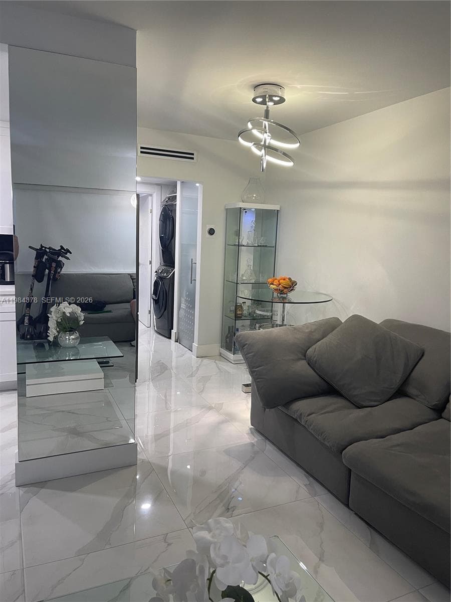 926 Michigan Ave # 3, Miami Beach FL 33139 — 5