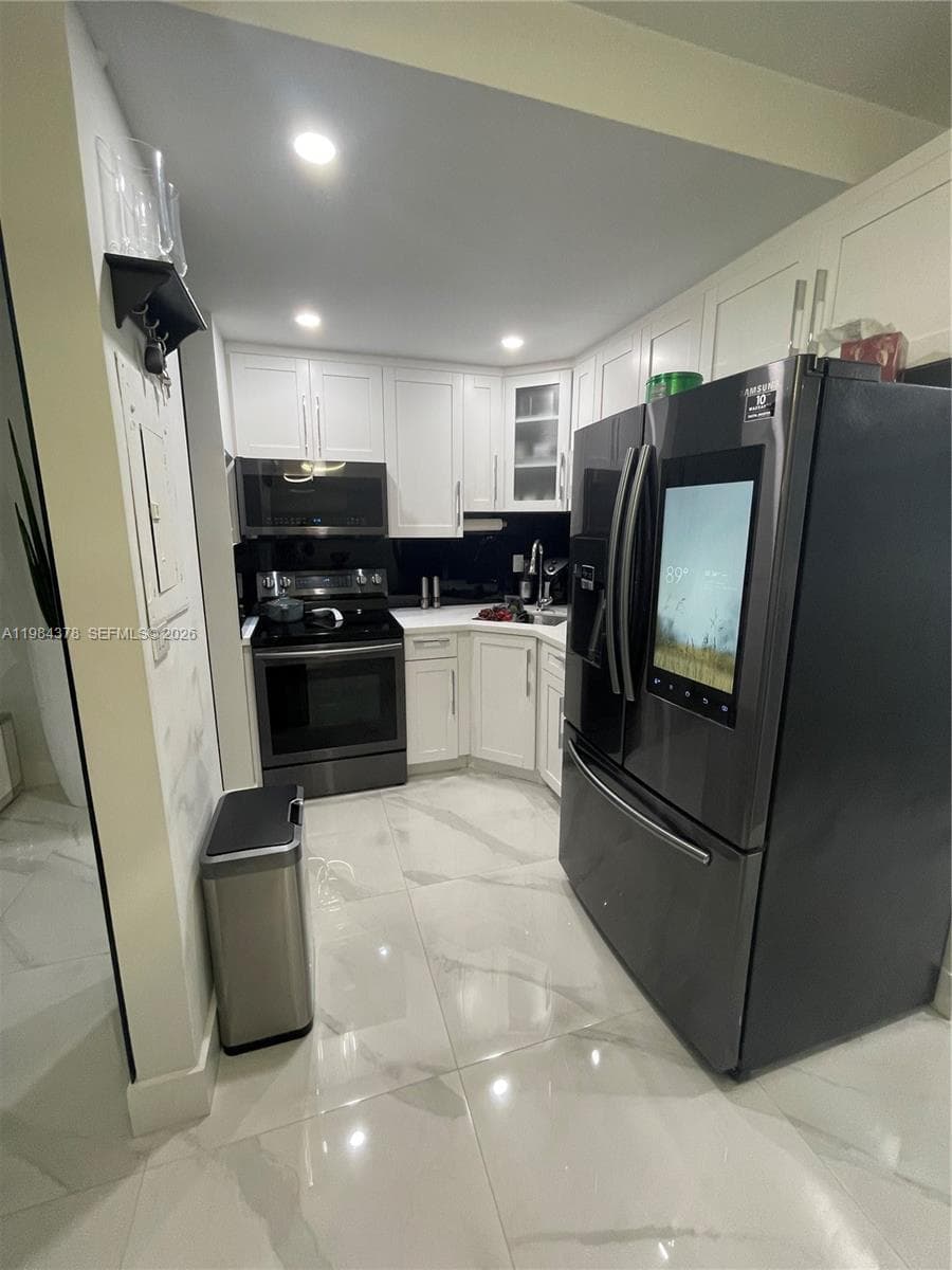 926 Michigan Ave # 3, Miami Beach FL 33139 — 11
