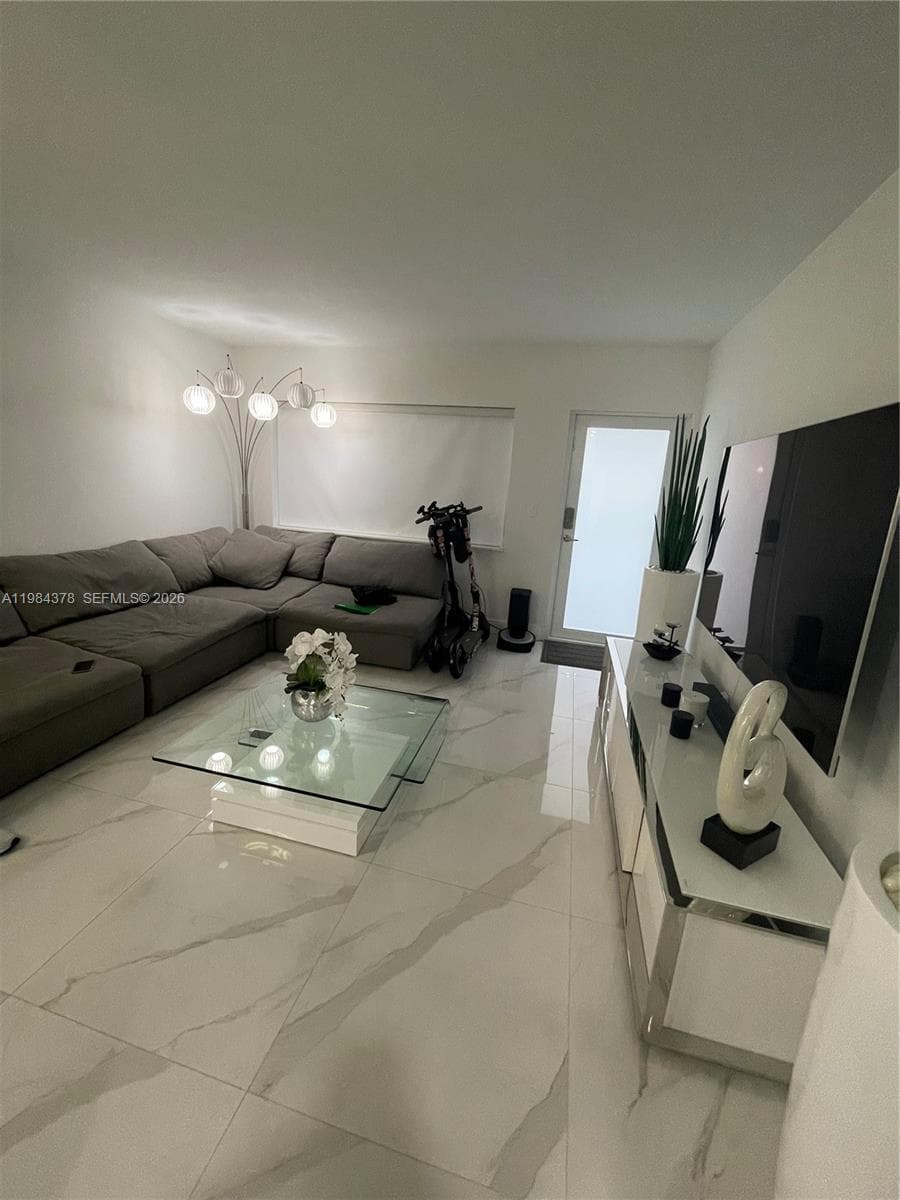 926 Michigan Ave # 3, Miami Beach FL 33139 — 4
