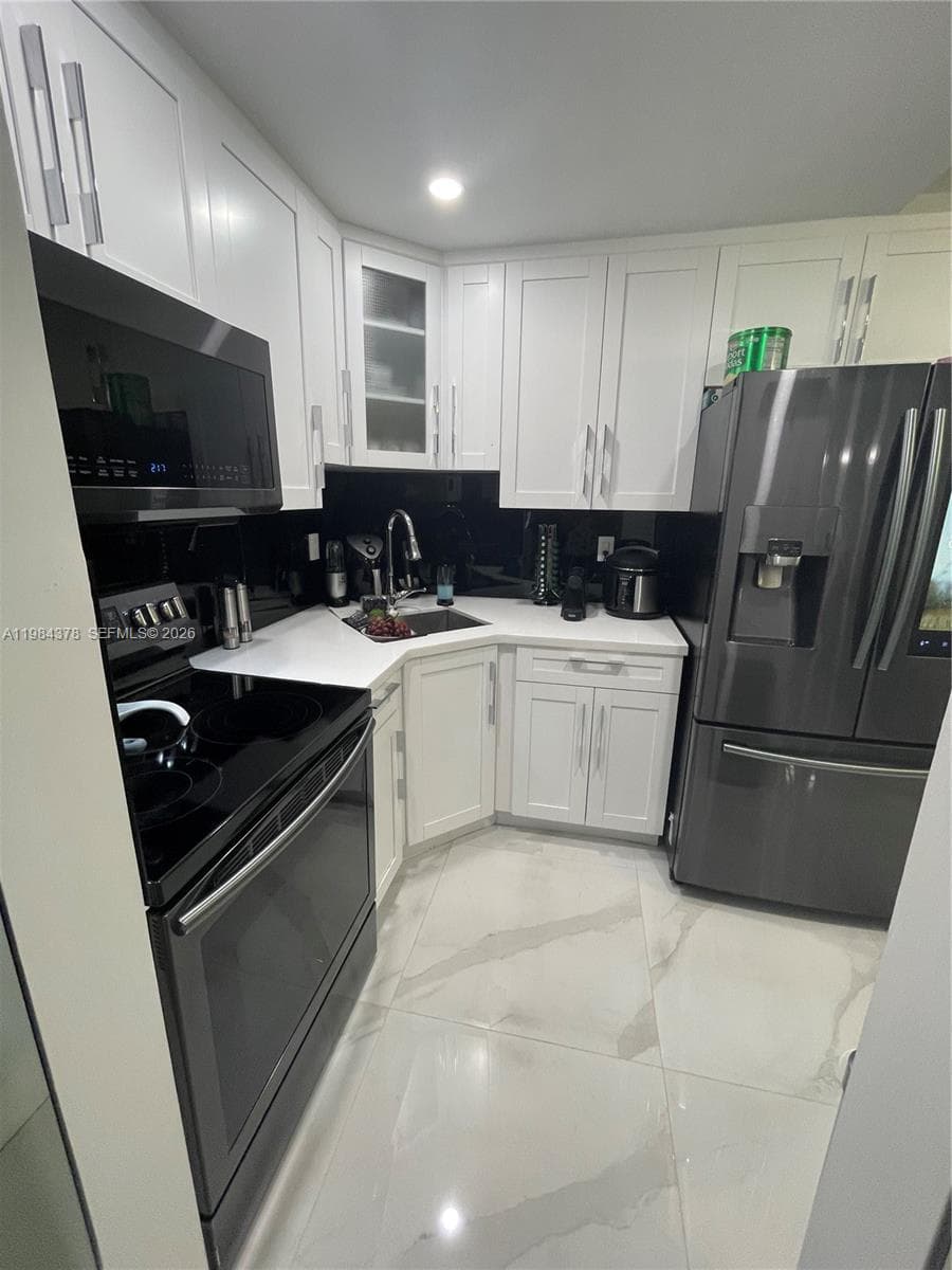 926 Michigan Ave # 3, Miami Beach FL 33139 — 8