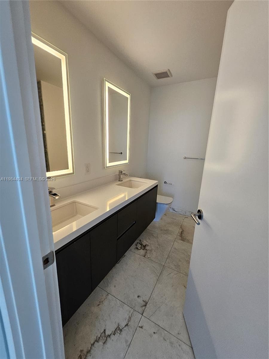 851 NE 1st Ave # 4000, Miami FL 33132 — 29