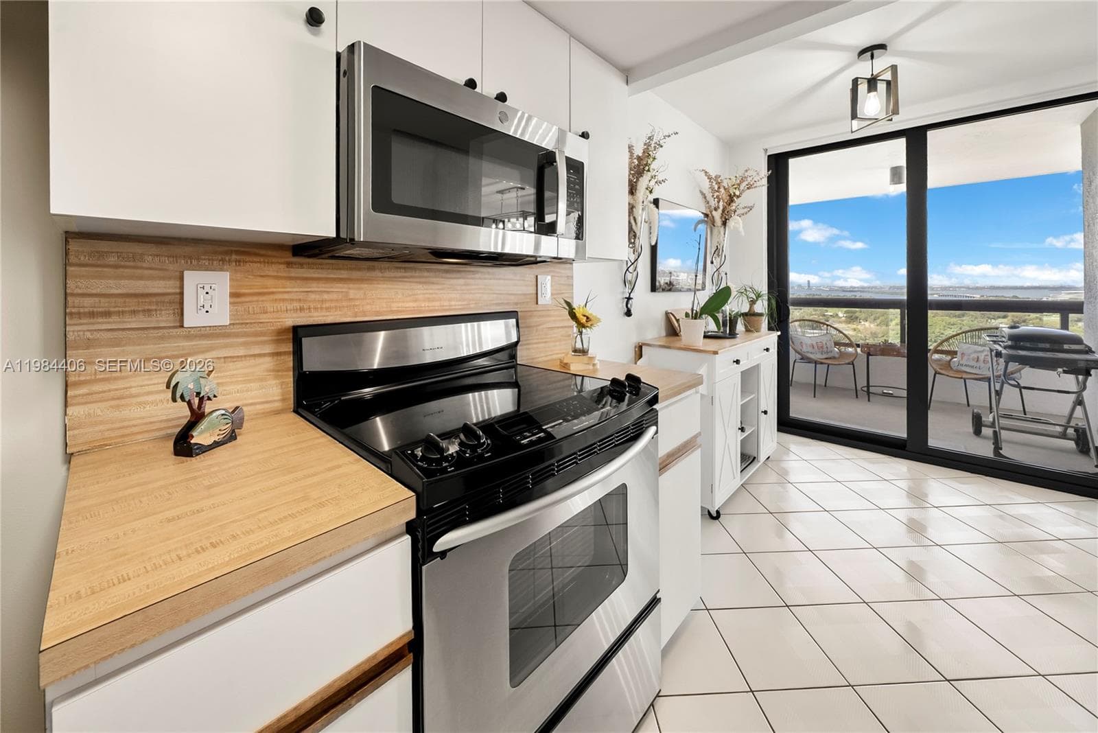 2555 Collins Ave # 2402, Miami Beach FL 33140 — 10