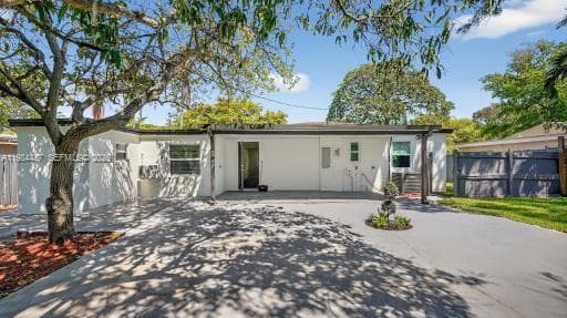 1010 NE 138th St, North Miami FL 33161 — 17