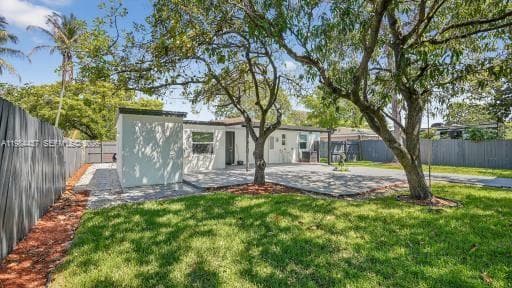 1010 NE 138th St, North Miami FL 33161 — 16