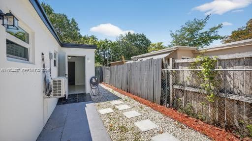 1010 NE 138th St, North Miami FL 33161 — 12