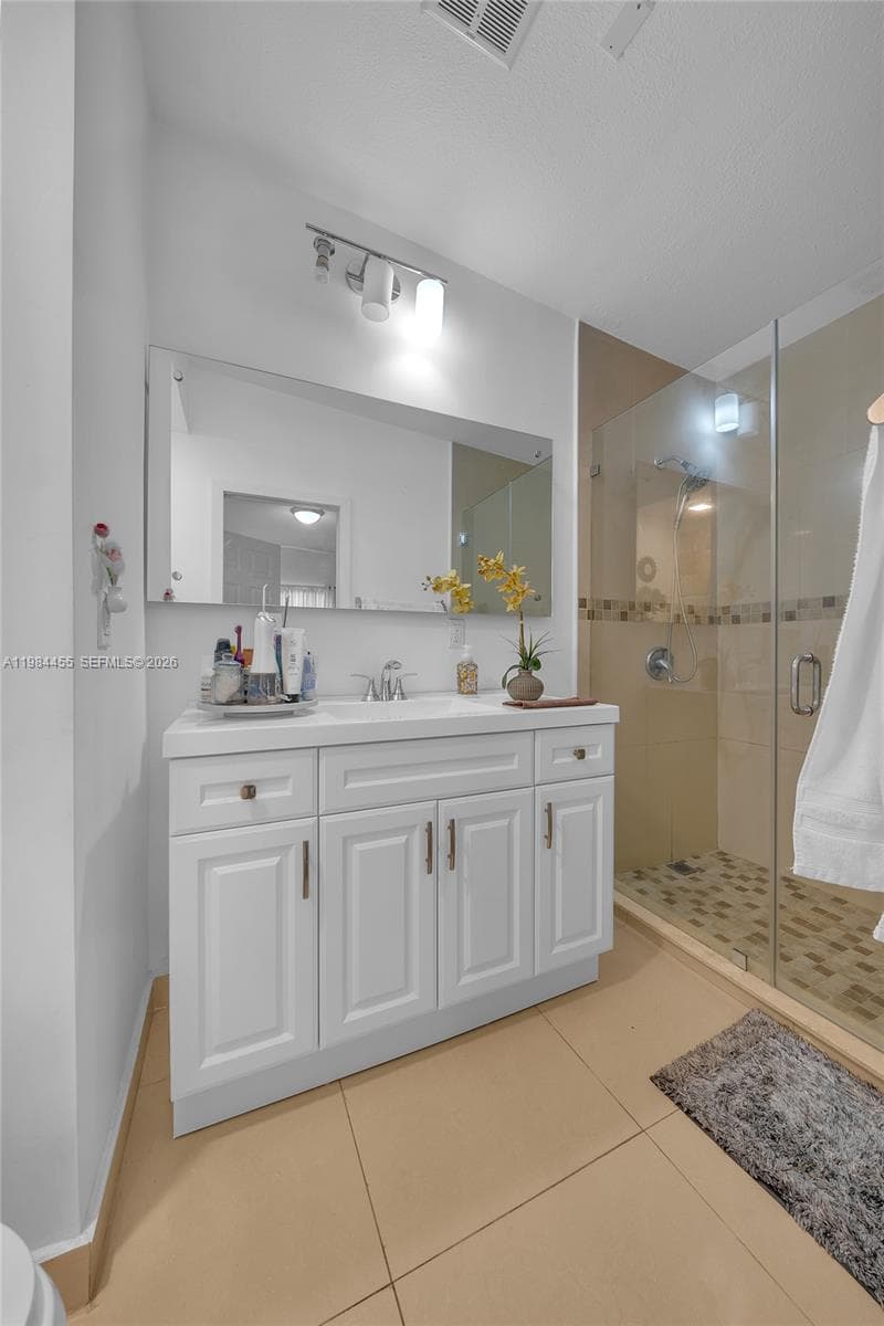 213 W 20th St, Hialeah FL 33010 — 13
