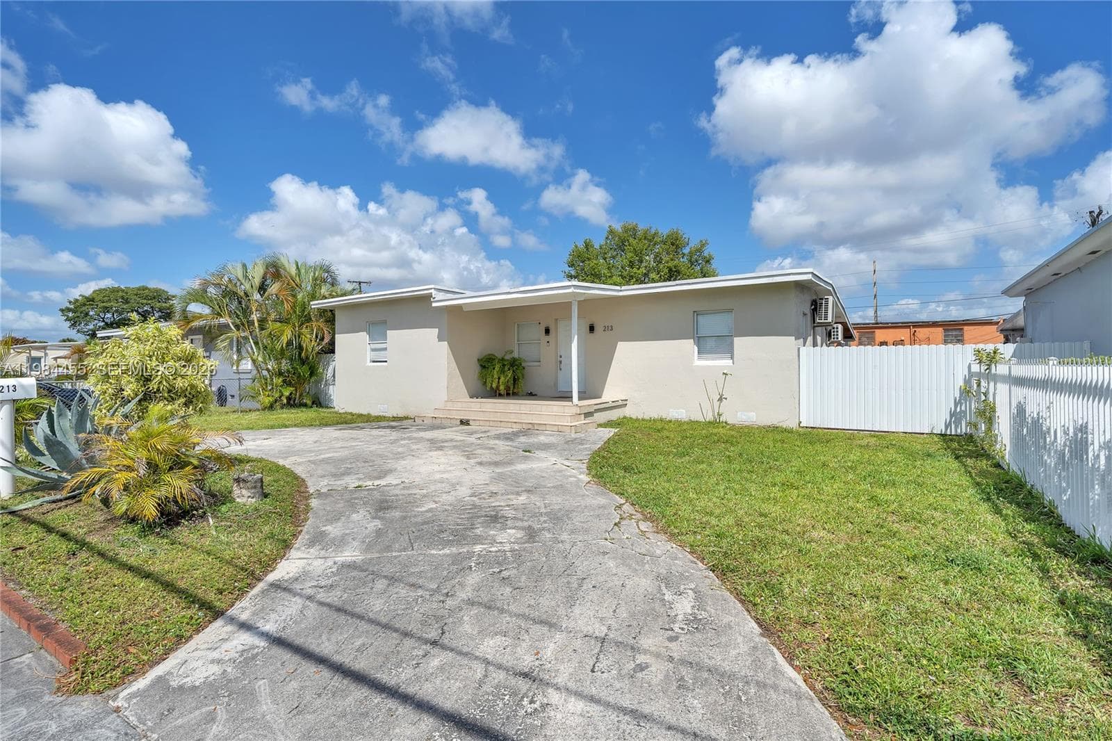 213 W 20th St, Hialeah FL 33010 — 4