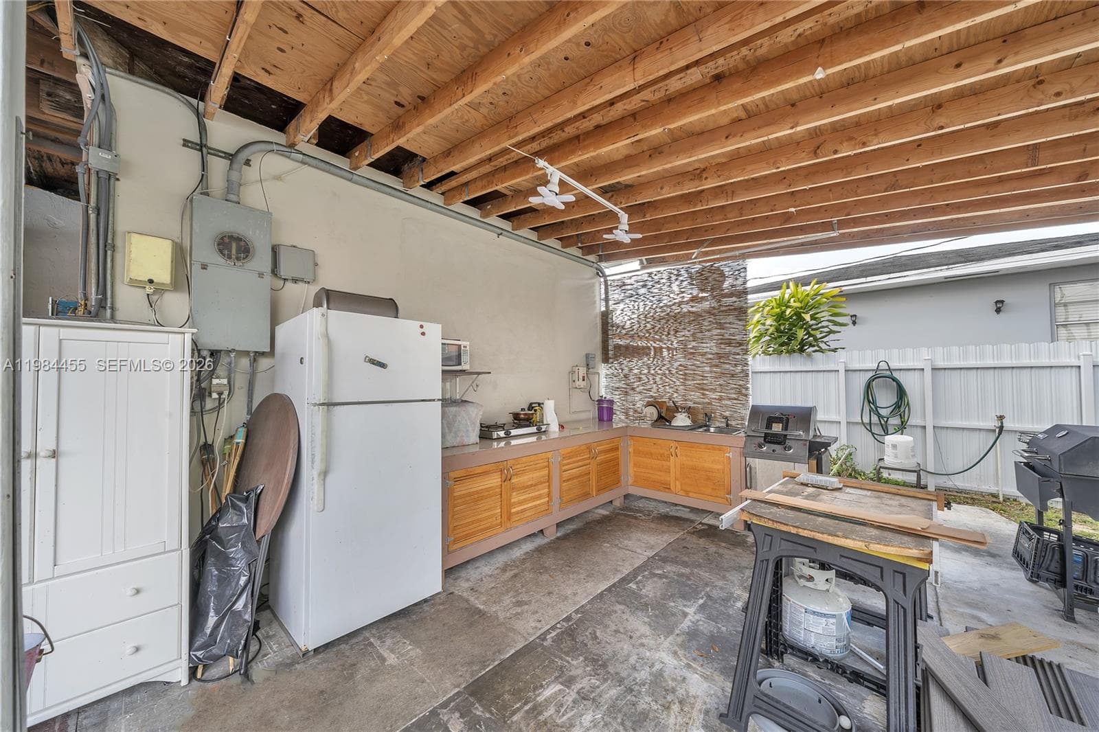 213 W 20th St, Hialeah FL 33010 — 21