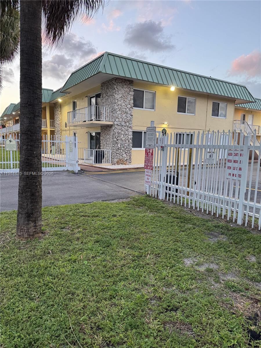 505 NW 177th St # 103, Miami Gardens FL 33169 — 29