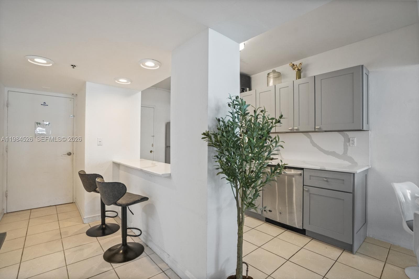 100 Lincoln Rd # 825, Miami Beach FL 33139 — 6