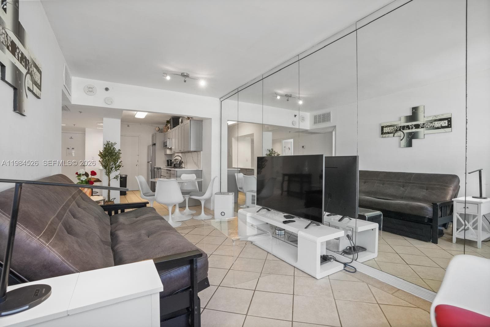 100 Lincoln Rd # 825, Miami Beach FL 33139 — 14