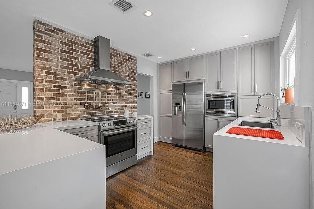 5850 SW 47 ST, Miami FL 33155 — 1