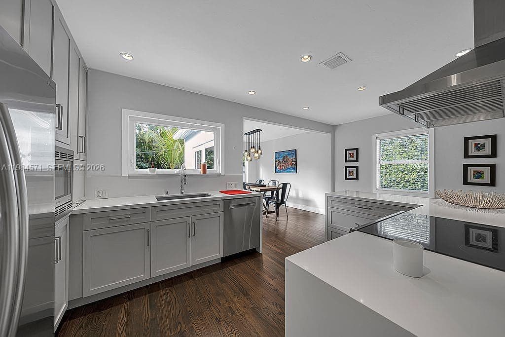 5850 SW 47 ST, Miami FL 33155 — 4