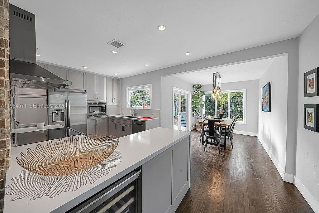 5850 SW 47 ST, Miami FL 33155 — 8