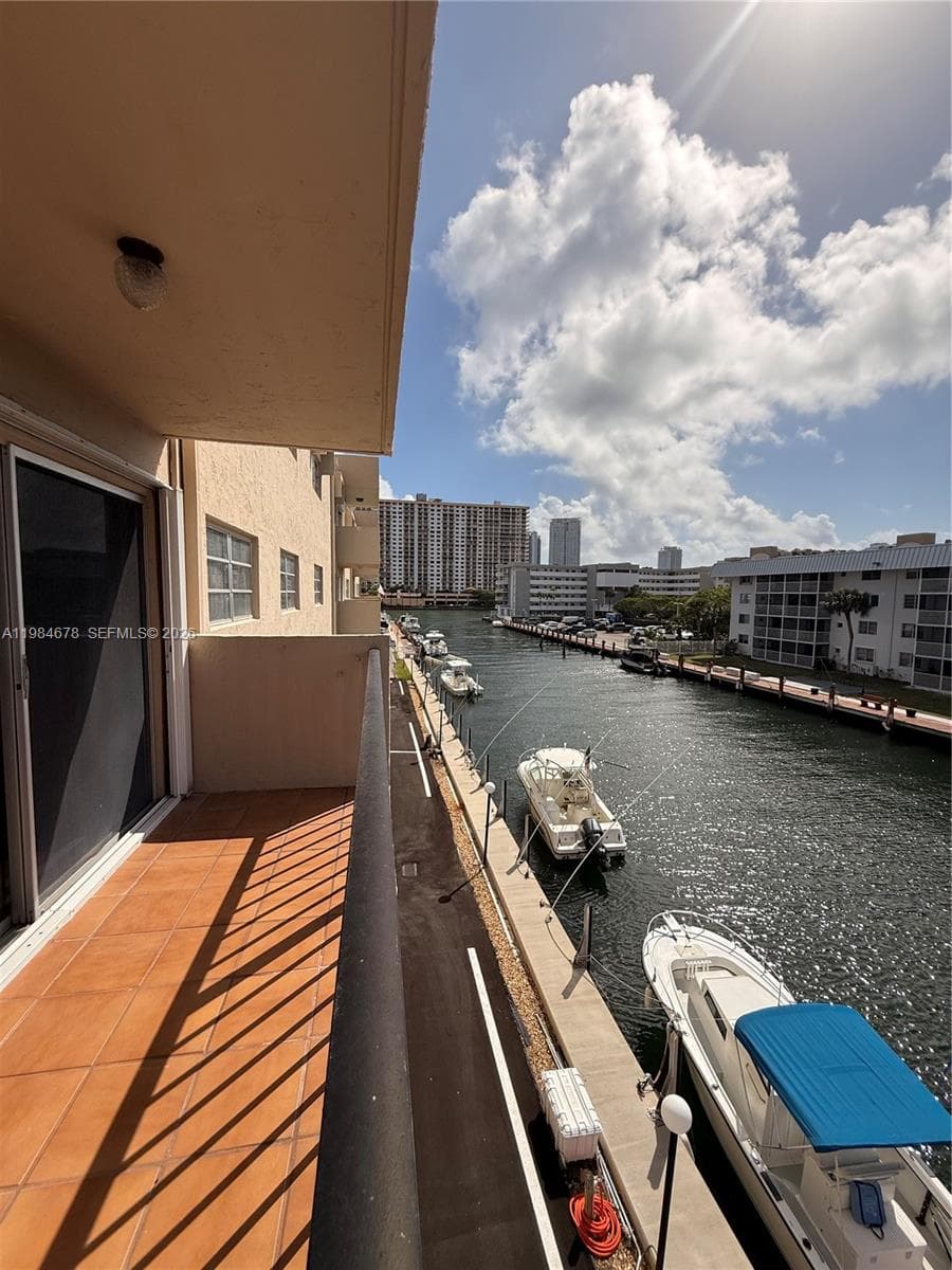 3860 NE 170th St # 304, North Miami Beach FL 33160 — 2