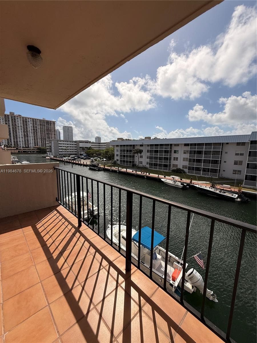 3860 NE 170th St # 304, North Miami Beach FL 33160 — 3