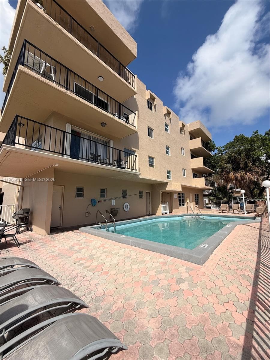 3860 NE 170th St # 304, North Miami Beach FL 33160 — 1