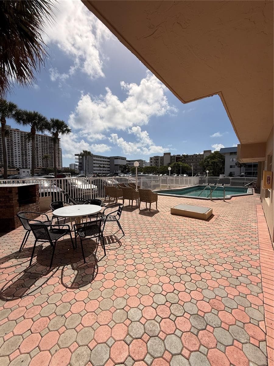 3860 NE 170th St # 304, North Miami Beach FL 33160 — 28