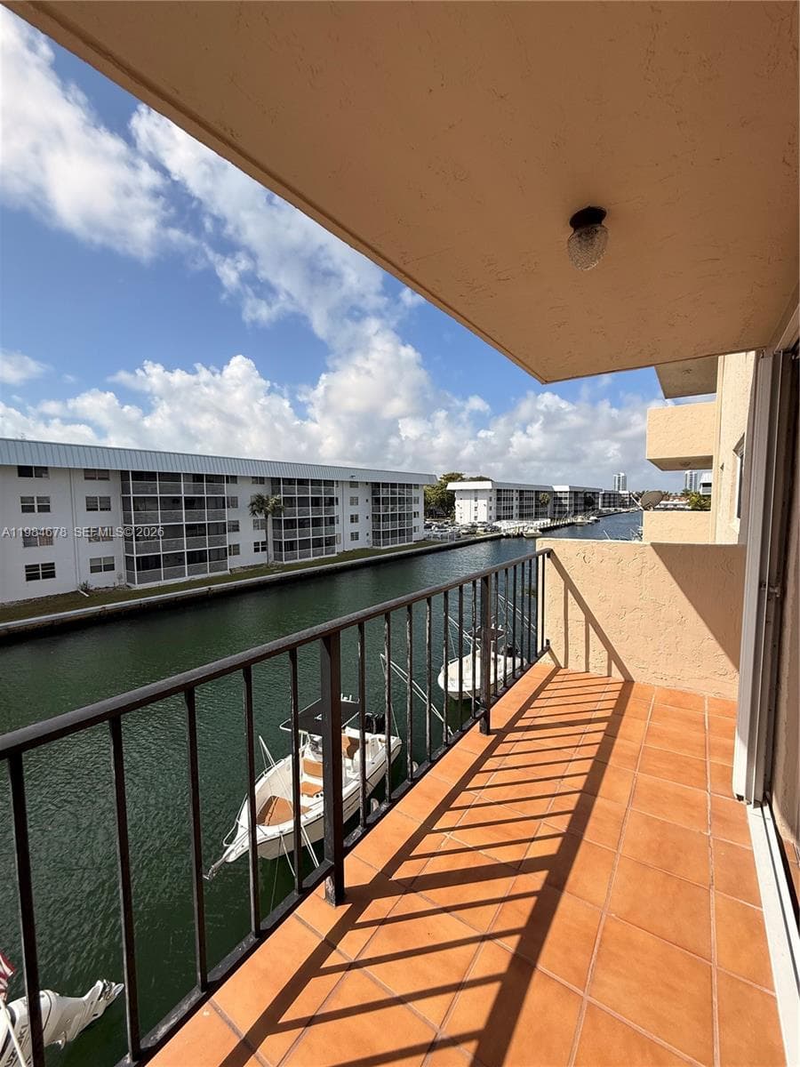 3860 NE 170th St # 304, North Miami Beach FL 33160 — 10