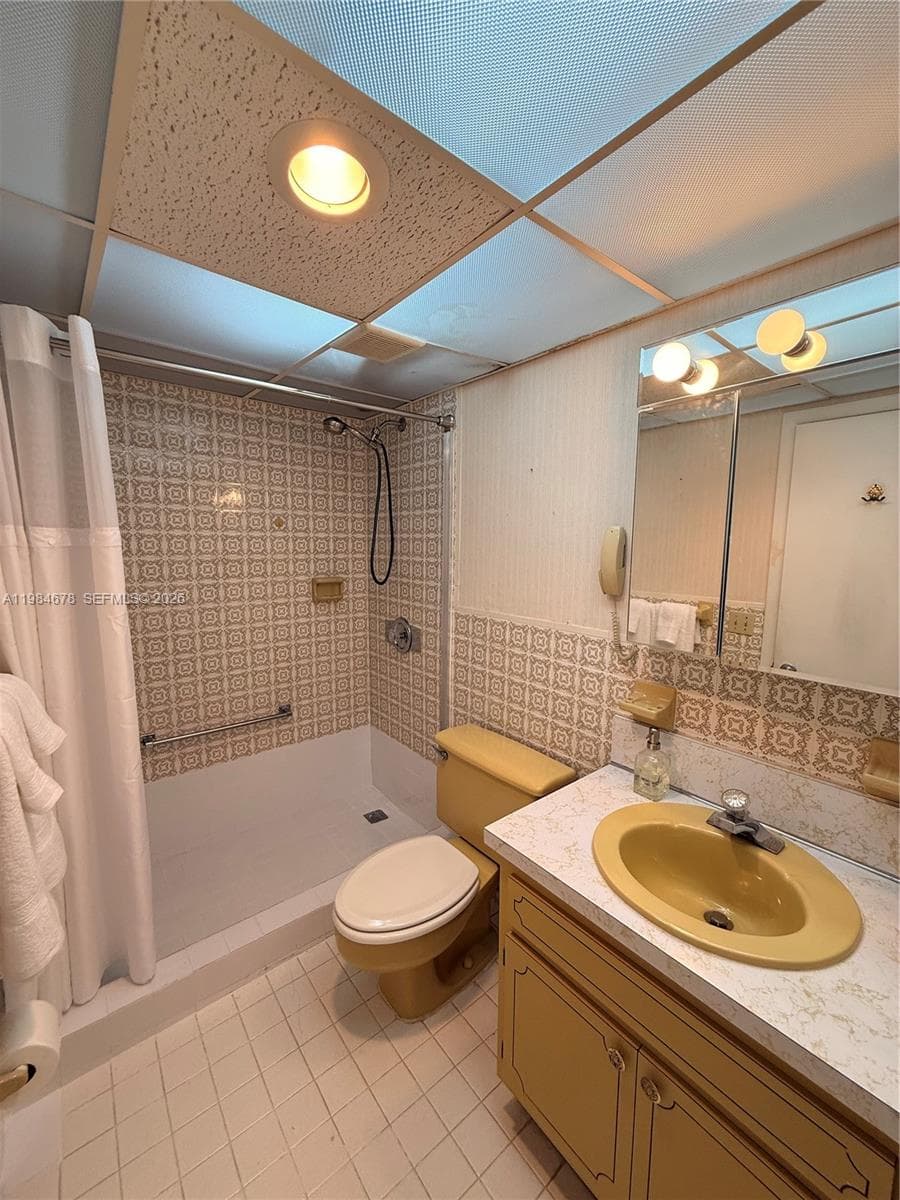 3860 NE 170th St # 304, North Miami Beach FL 33160 — 15