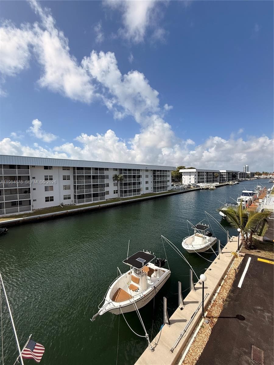 3860 NE 170th St # 304, North Miami Beach FL 33160 — 29